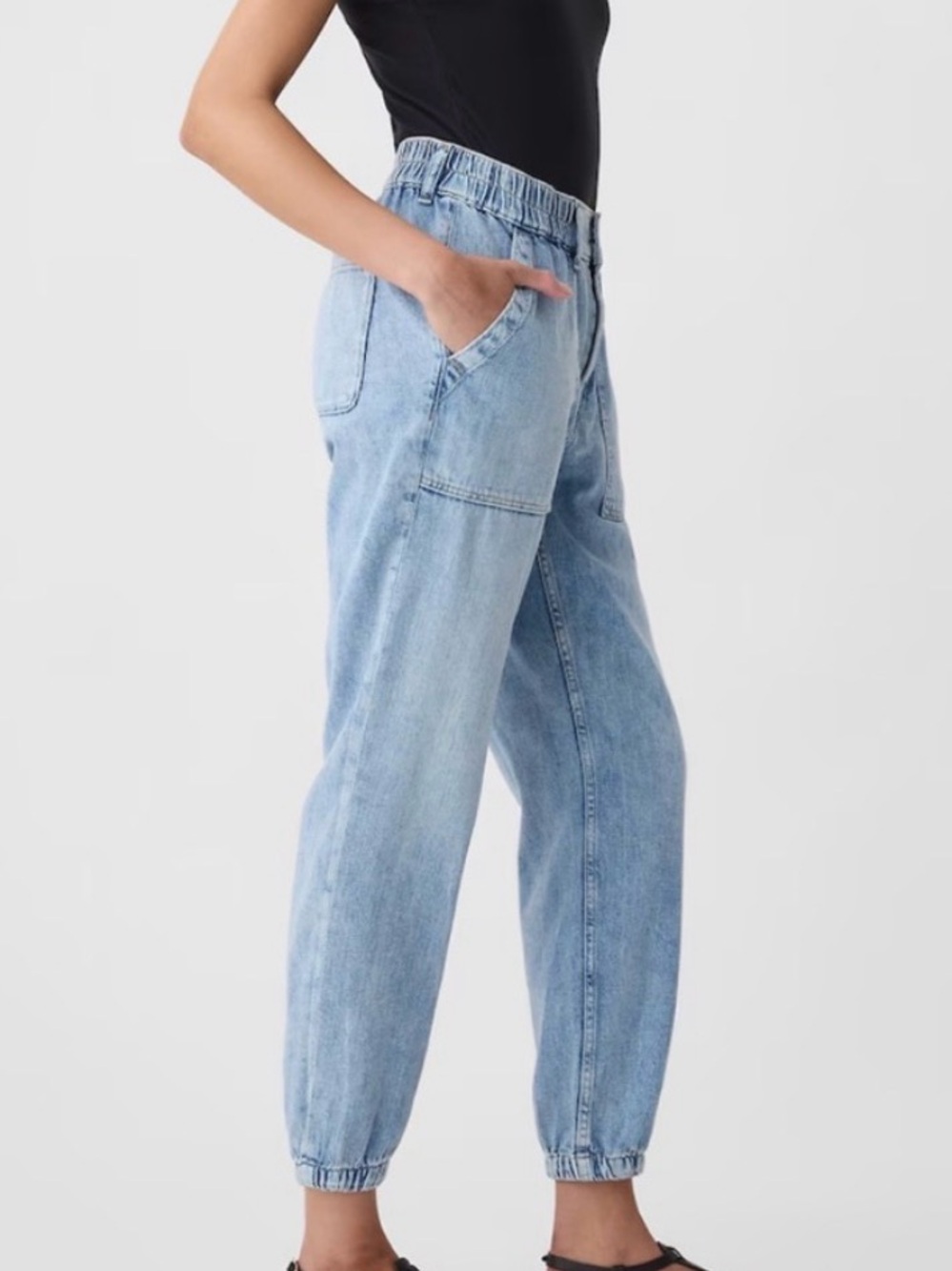 EUC GAP High-Rise Denim Girlfriend Utility Joggers in Medium Wash Size Small - Picture 3 of 16